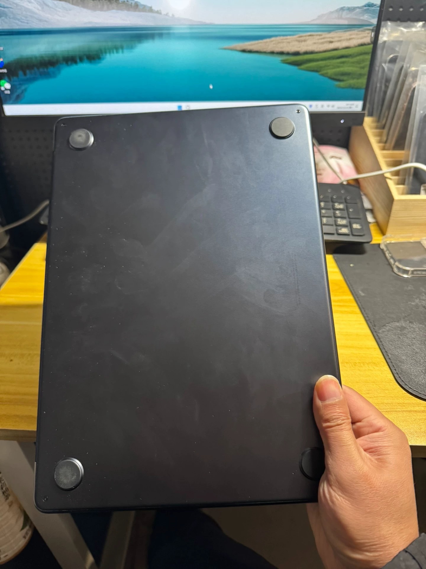 国行M2芯片MacBook Air苹果笔记本电脑，国行，M2芯片，2022款，13英寸，黑色，八核处理器，视频剪辑非常流畅。，电池容量88%。带指纹识别，流畅